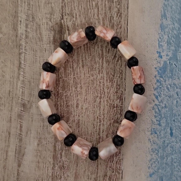 Agate with black Onyx stones Elegant stretch Bracelet - Picture 2 of 4